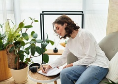 To lončnico potrebuje vsakdo: v dom prinaša denar, njena nega pa je resnično nezahtevna, tako vam bo lepo uspevala