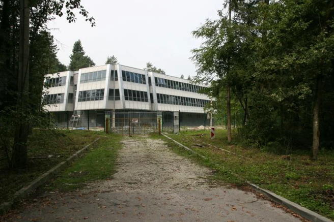 Skrivnostna zapuščena stavba v Ljubljani, ki buri duhove: razkrito, kaj se je v njej dogajalo v nekdanji Jugoslaviji