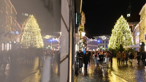 Stanovalci Stare Ljubljane že vnaprej trepetali pred veselim decembrom: "Glasno pogovarjanje, pitje, razbijanje steklenic ..."