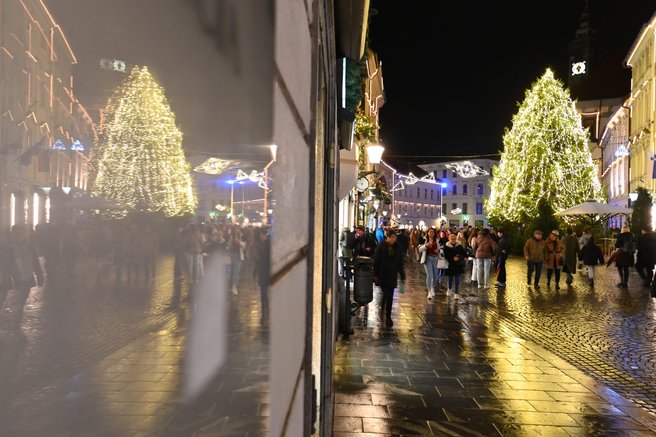Stanovalci Stare Ljubljane že vnaprej trepetali pred veselim decembrom: "Glasno pogovarjanje, pitje, razbijanje steklenic ..."