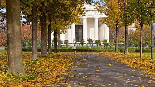 Velika inovacija pri sosedih: v prestolnici Avstrije po novem rastejo pametna drevesa