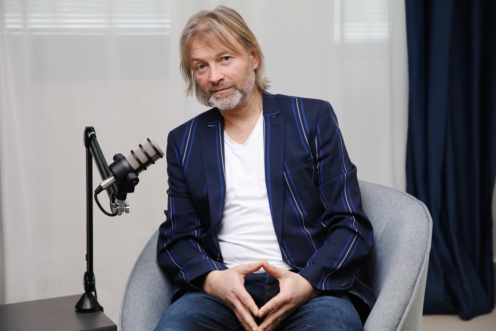 Znani glasbenik iskreno o zaslužku v svojem poklicu: "To niso milijoni, se pa da z glasbo živeti!"