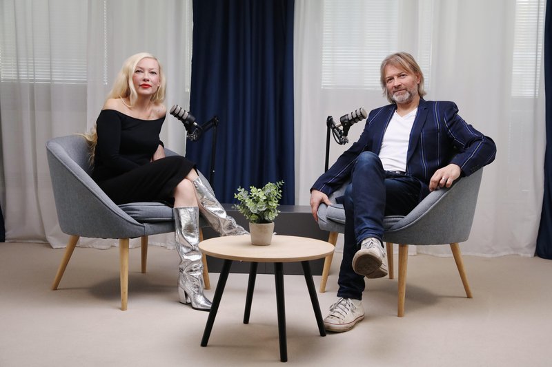 Znani glasbenik iskreno o zaslužku v svojem poklicu: "To niso milijoni, se pa da z glasbo živeti!"