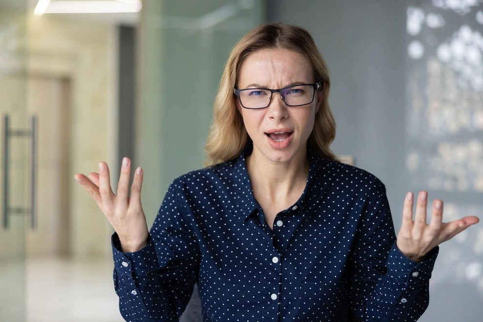 Tehtnica Tehtnice v stresnih trenutkih obtičijo med različnimi možnostmi, mnenji in pričakovanji. Njihova želja po harmoniji se obrne proti njim, …