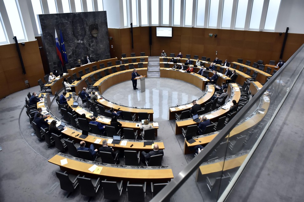 Po podpisu pogodbe stranke nove koalicije že oblikujejo vladne ekipe (foto: Žiga Živulović jr./BOBO)
