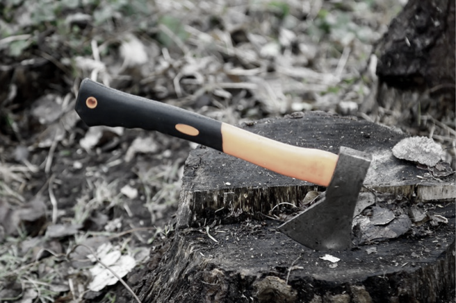 delovna nesreča, sekira