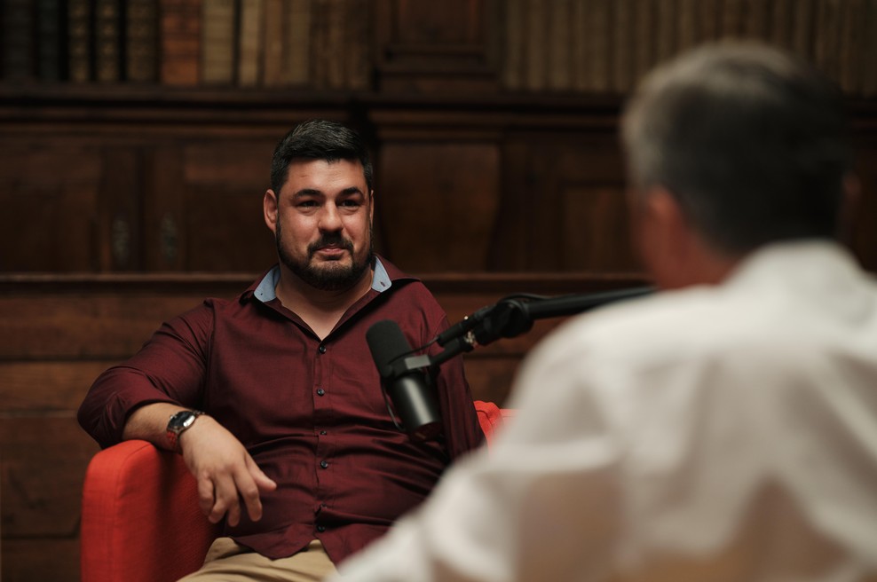 Darko Đurić v podkastu navdiha spregovoril tudi o odnosu družbe, predsodkih in zakaj mu lahko rečemo samo – Darko (foto: Sami Rahim / XO Studio)