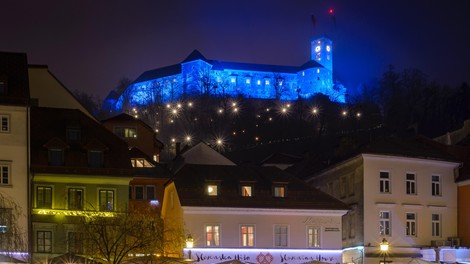 Ljubljančani prepričani, da 'trubači' kazijo okrašeno prestolnico, mestna občina pa ...