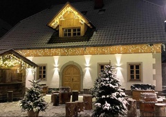 Alpska pravljica v srcu naše gorske vasice – ob pogledu na leseno hotelsko hiško vsakdo vzdihne, mi smo v njej tudi prespali! (FOTO)