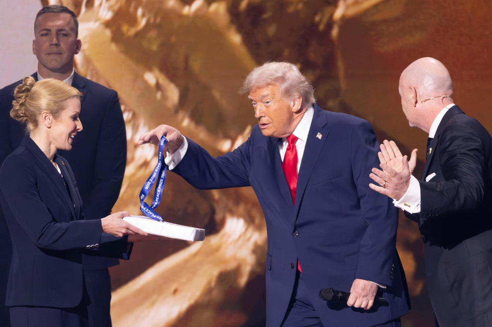 Predsednik Fife se bo moral zagovarjati zaradi "nagrade za mir", ki jo je podelil Trumpu (foto: Profimedia)