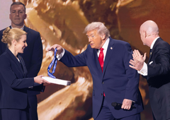 Predsednik Fife se bo moral zagovarjati zaradi "nagrade za mir", ki jo je podelil Trumpu