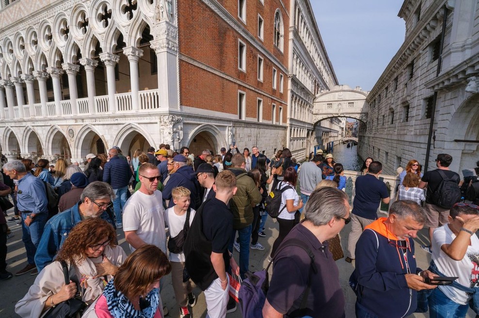 Benetke, nato Slovenija: ko se je turistom končno uspelo odpraviti k nam, je sledilo presenečenje — vau, kaj takega! (foto: Profimedia)