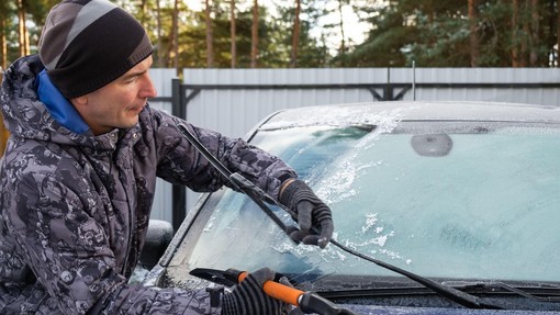 Zlata vreden trik: zvečer vetrobransko steklo poškropite s tem in zjutraj ne bo zamrznilo