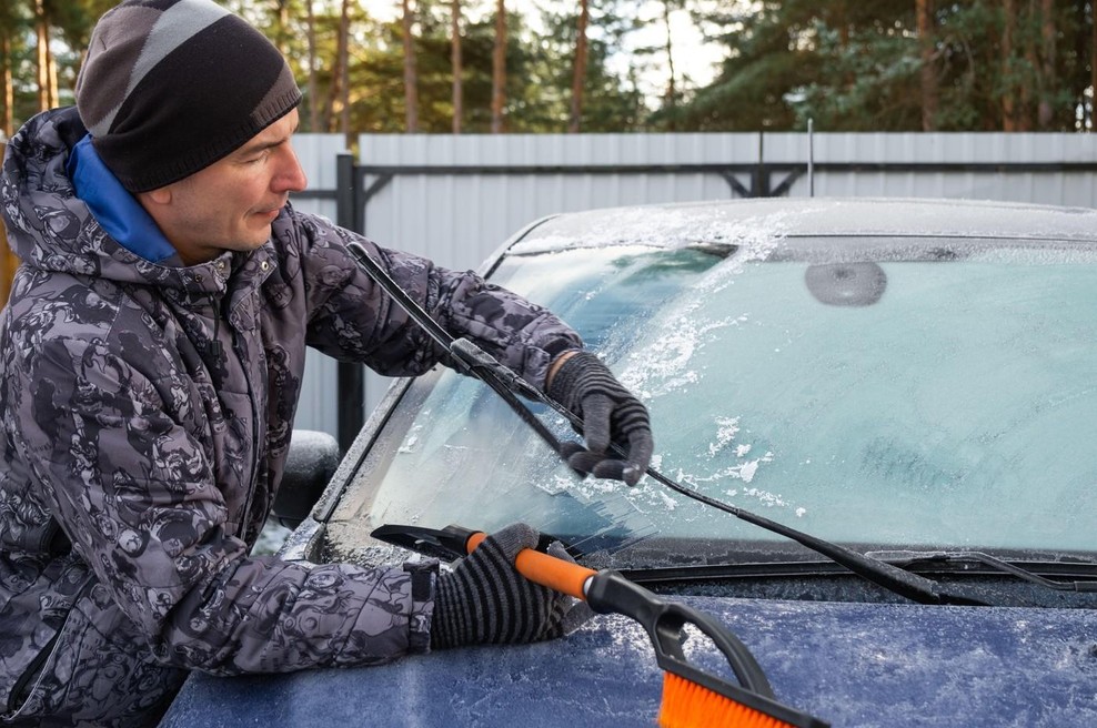 Zlata vreden trik: zvečer vetrobransko steklo poškropite s tem in zjutraj ne bo zamrznilo (foto: Profimedia)