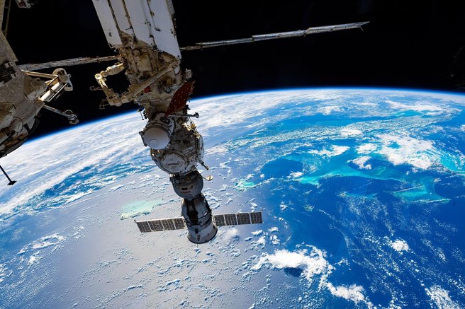 zemlja satelit rep magnetni planet vesolje astronomija