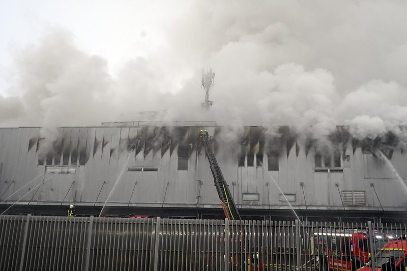 Zagorelo v skladišču Spara: na kraju več kot 300 gasilcev (FOTO)