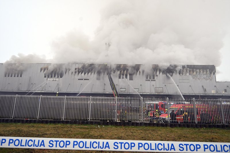 Sparova pekarna v požaru močno poškodovana, vzrok požara še ni potrjen