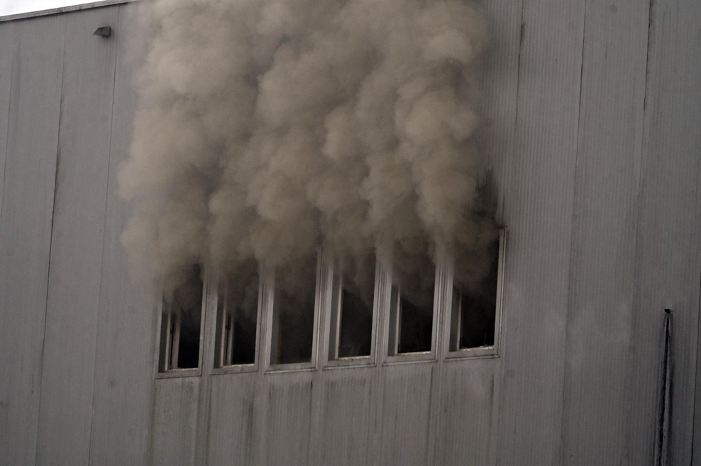 Sparova pekarna v požaru močno poškodovana, vzrok požara še ni potrjen (foto: Bobo)