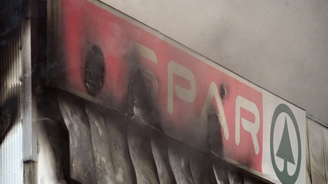 Zagorelo v skladišču Spara: na kraju več kot 300 gasilcev (FOTO)