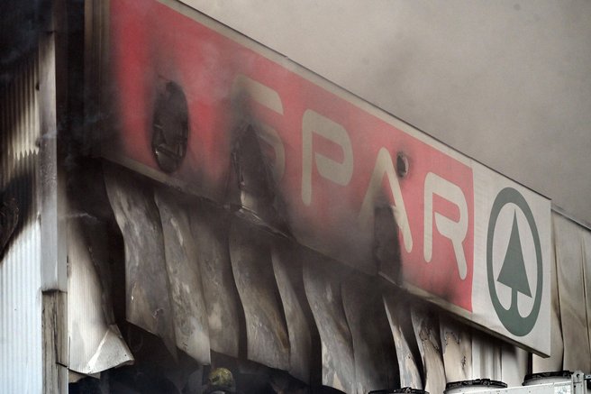 Zagorelo v skladišču Spara: na kraju več kot 300 gasilcev (FOTO)