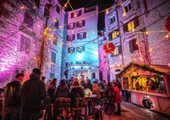 Praznični Jadran: pet najlepših adventnih sejmov na hrvaški obali, ki se jim Slovenci ne moremo upreti