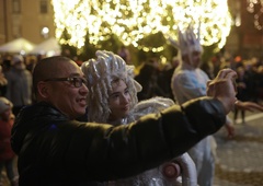 Turisti popolnoma prevzeti nad lepoto ljubljanskega uličnega spektakla: "Slovenci, vi živite v bajki!"