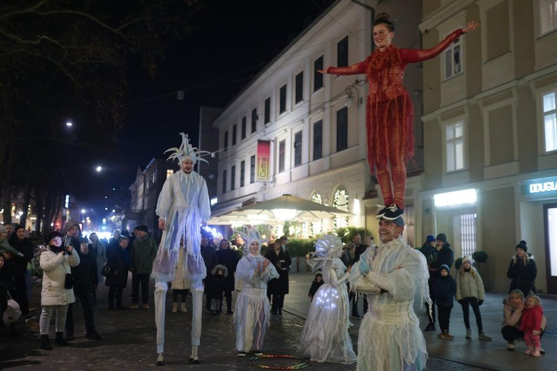 Ledena kraljica povorka