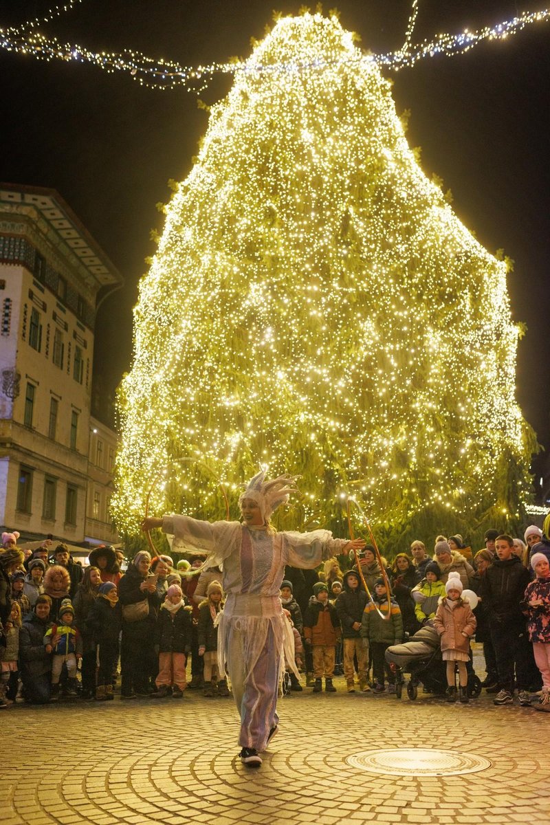 Ledena kraljica povorka