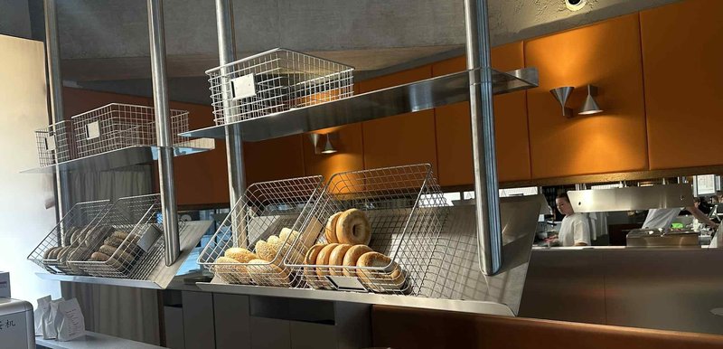 V centru Ljubljane se je odprl nov lokal s priljubljenimi ameriškimi prigrizki, ki bo postal vaša obvezna postojanka za malico