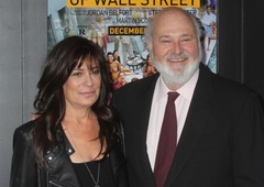 Po nasilni smrti legendarnega režiserja in soproge aretirali sina