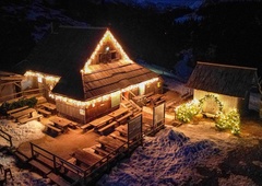 V novo leto v objemu gora: priljubljena slovenska planina ponuja silvestrovanje – vemo tudi, kaj bo na krožnikih!