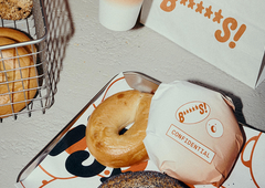 V centru Ljubljane se je odprl nov lokal s priljubljenimi ameriškimi prigrizki, ki bo postal vaša obvezna postojanka za malico