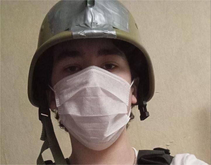 V napadu z nožem v ruski šoli umrl učenec, več ranjenih