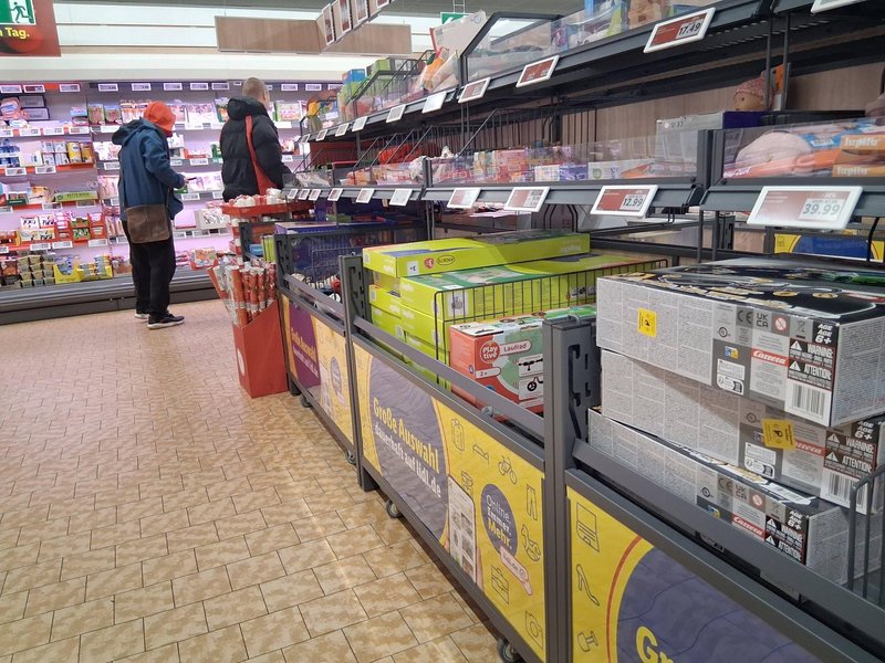 lidl drama kaos italija brescia rop alkohol policija smrt izgon