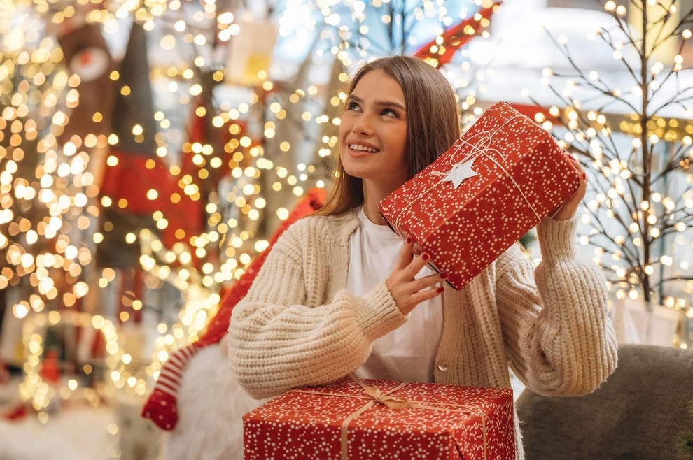 Levi: želja po blišču lahko drago stane Levi vidijo praznike kot priložnost za razkazovanje – tako gostoljubja kot osebnega stila. …