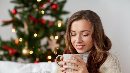 Lajša nespečnost in stres bolje od vsega drugega: to zelišče deluje še močneje od kamilice