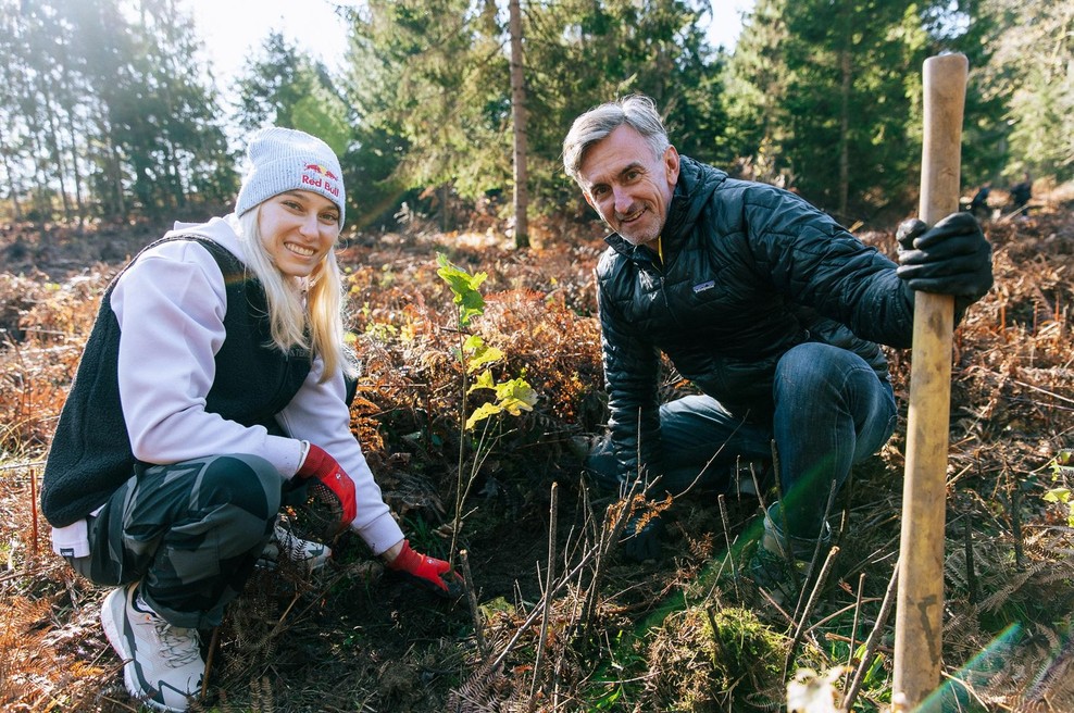 Janja Garnbret sodelovala pri sajenju tisoč dreves: "Naravi vračamo to, kar ji jemljemo" (foto: STA)