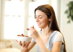 To je 5 najslabših živil, ki se lahko znajdejo na vašem jedilniku (med Slovenci so nadvse priljubljena, vendar so polna sladkorja in soli)