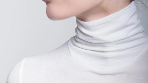 Butik stila: topli puli in ženski uhani za popoln zimski videz