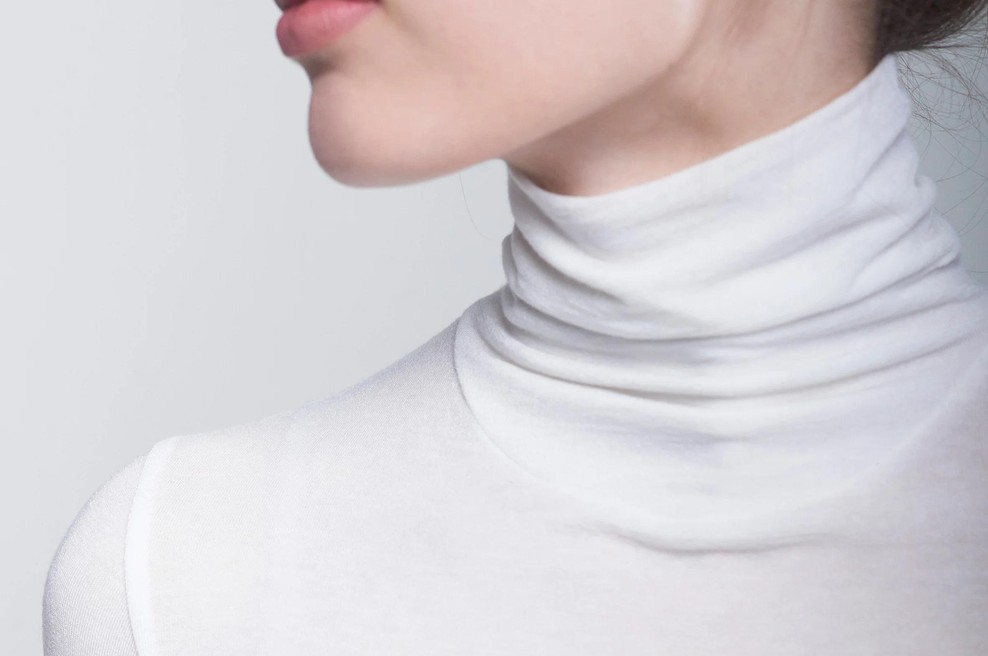 Butik stila: topli puli in ženski uhani za popoln zimski videz (foto: Cliché)