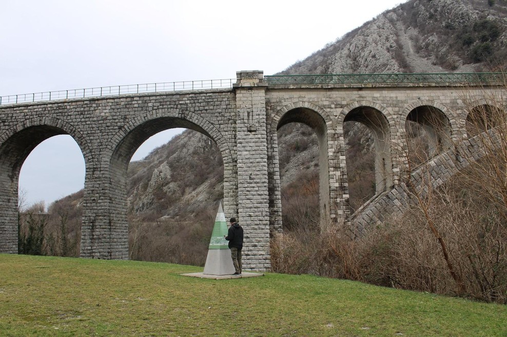 Turisti navdušeno odkrivajo prezrto slovensko dragocenost: noro, kot bi potovali skozi čas! (foto: Profimedia)