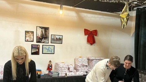 Celje Bozickova tovarna daril otroci humanitarnost