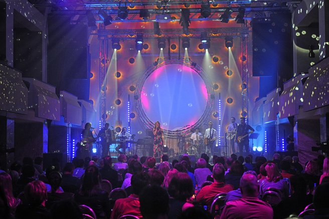 Ena najpomembnejših ljubljanskih dvoran brez dostopa za invalide: "Zdaj so odvisni od dobre volje ljudi, ki voziček pomagajo prinesti v prostor ..."