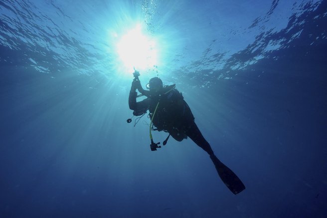 morje bretanija francija izgubljeno mesto zgodovina arheologija voda potapljanje potapljac