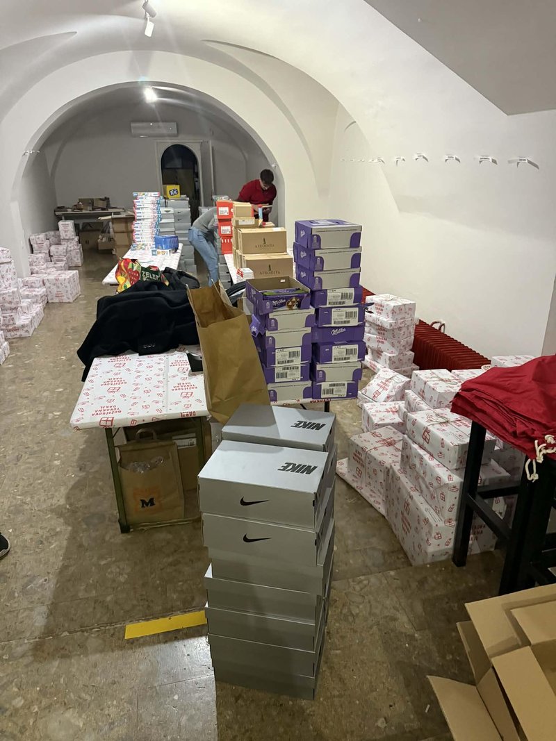 Celje Bozickova tovarna daril otroci humanitarnost