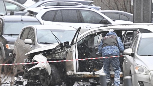 V eksploziji avtomobila umrl ruski general: ena od sledi povezana z Ukrajino