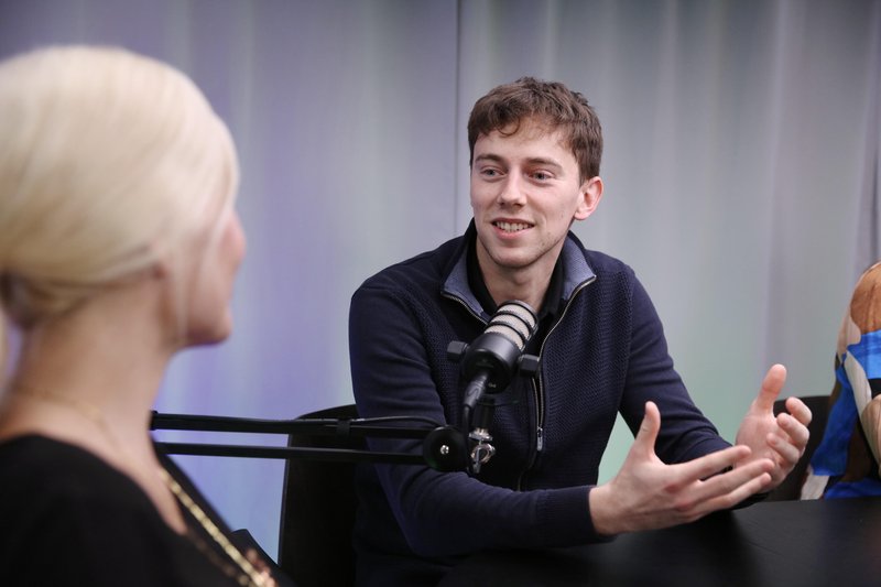 V podkastu Tvoj glas 26 tokrat mladi o problematiki trga dela, predragih stanovanjih in tudi vplivu družbenih omrežij