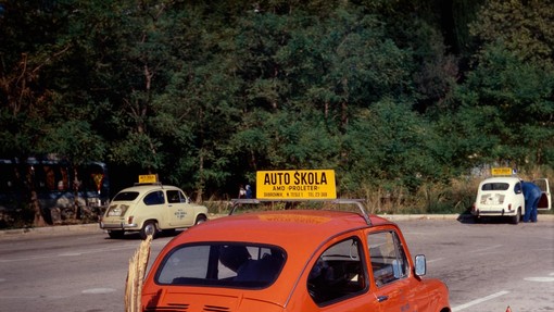 Stroški za vozniško dovoljenje kar okrog 3500 evrov, minister pa z odgovorom, ki je razjezil mnoge