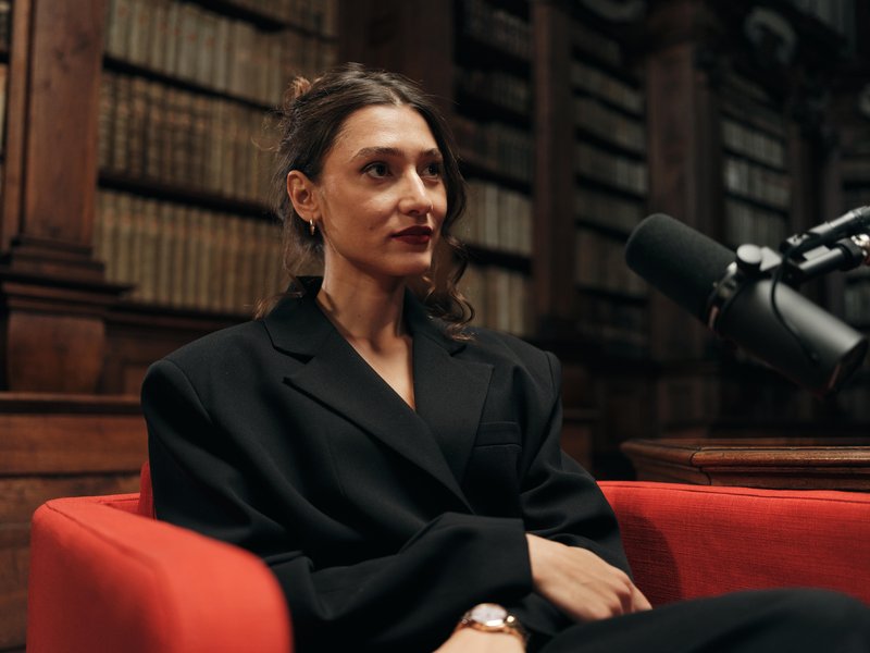 Zala Djurić v podkastu navdiha navihano, a zelo iskreno o težkih čustvih, ljubezni, najljubši glasbi in zakaj bi rada igrala nore like