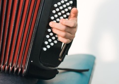 Slovenskim harmonikarjem zaradi trubačev počil film: prekipelo jim je, zdaj prihajajo v Ljubljano, oglasila se je policija